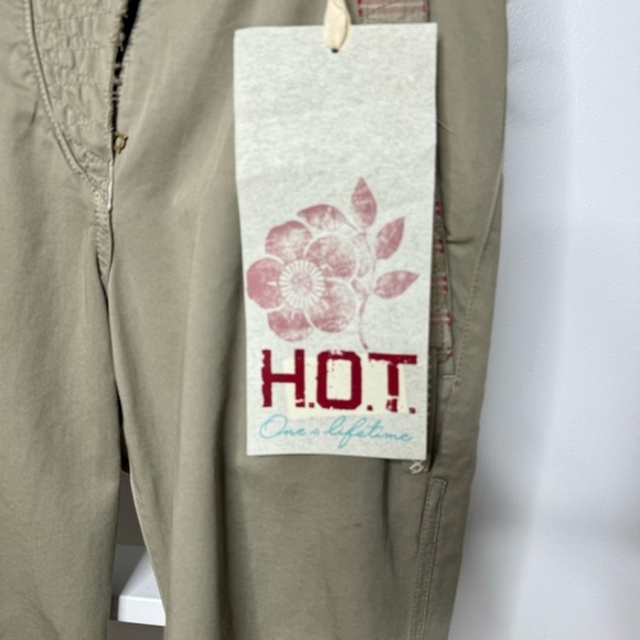 H.O.T. Hot One's Lifetime Khaki Rollup Capri Pants Size 28 Medium - Picture 13 of 16
